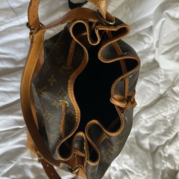 Authentic Louis Vuitton Monogram Bucket Bag - Picture 8 of 9